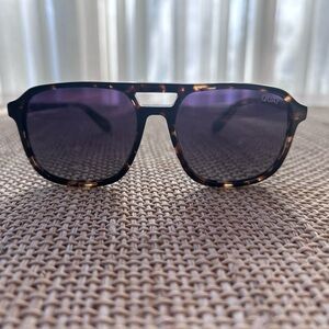 Quay On The Fly Aviator Polarized Sunglasses w/Brown & Black Tortoise Frames.